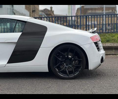 Audi R8 4.2 FSI V8 S Tronic quattro Euro 5 2dr - 26