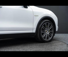 Porsche Cayenne 3.0 V6 E-Hybrid S TiptronicS 4WD Euro 6 (s/s) 5dr - 44