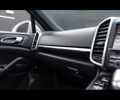 Porsche Cayenne 3.0 V6 E-Hybrid S TiptronicS 4WD Euro 6 (s/s) 5dr - 47