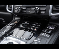 Porsche Cayenne 3.0 V6 E-Hybrid S TiptronicS 4WD Euro 6 (s/s) 5dr - 55