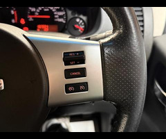 Nissan Navara 2.5 dCi Tekna 4WD Euro 5 4dr - 20