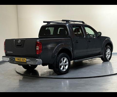 Nissan Navara 2.5 dCi Tekna 4WD Euro 5 4dr - 27