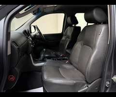 Nissan Navara 2.5 dCi Tekna 4WD Euro 5 4dr - 33