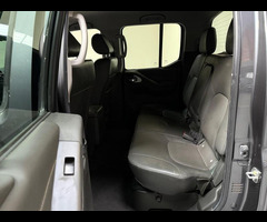 Nissan Navara 2.5 dCi Tekna 4WD Euro 5 4dr - 34