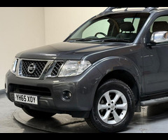 Nissan Navara 2.5 dCi Tekna 4WD Euro 5 4dr - 61