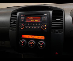 Nissan Navara 2.5 dCi Acenta 4WD Euro 5 4dr - 21