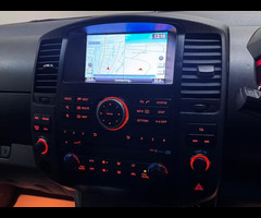 Nissan Navara 2.5 dCi Tekna 4WD Euro 4 4dr - 23