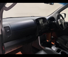 Nissan Navara 2.5 dCi Tekna 4WD Euro 4 4dr - 35