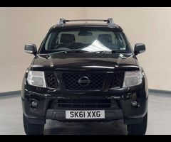 Nissan Navara 2.5 dCi Tekna 4WD Euro 4 4dr - 39