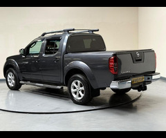 Nissan Navara 2.5 dCi Tekna Auto 4WD Euro 4 4dr - 7