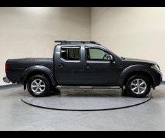 Nissan Navara 2.5 dCi Tekna Auto 4WD Euro 4 4dr - 14