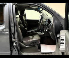 Nissan Navara 2.5 dCi Tekna Auto 4WD Euro 4 4dr - 15