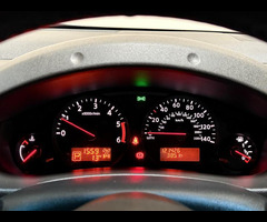 Nissan Navara 2.5 dCi Tekna Auto 4WD Euro 4 4dr - 19