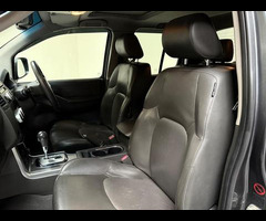 Nissan Navara 2.5 dCi Tekna Auto 4WD Euro 4 4dr - 32