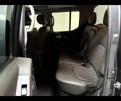 Nissan Navara 2.5 dCi Tekna Auto 4WD Euro 4 4dr - 34