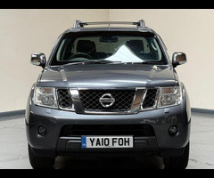 Nissan Navara 2.5 dCi Tekna Auto 4WD Euro 4 4dr - 36