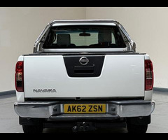 Nissan Navara 2.5 dCi Acenta King Cab Pickup 4WD Euro 5 4dr - 41