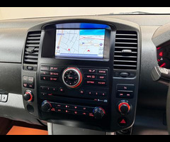 Nissan Navara 2.5 dCi Tekna 4WD Euro 5 4dr - 17