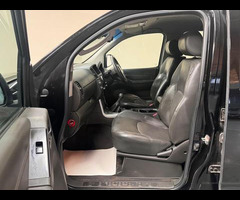 Nissan Navara 2.5 dCi Tekna 4WD Euro 5 4dr - 35