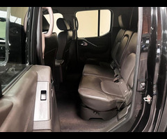 Nissan Navara 2.5 dCi Tekna 4WD Euro 5 4dr - 37