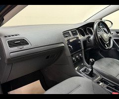 Volkswagen Golf 1.6 TDI BlueMotion Tech SE Nav Euro 6 (s/s) 5dr - 37