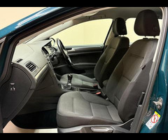 Volkswagen Golf 1.6 TDI BlueMotion Tech SE Nav Euro 6 (s/s) 5dr - 38