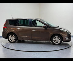 Renault Grand Scenic 1.5 dCi Privilege TomTom Euro 4 5dr - 14