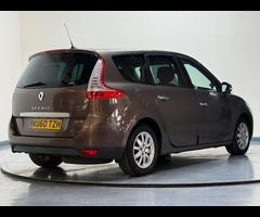 Renault Grand Scenic 1.5 dCi Privilege TomTom Euro 4 5dr - 39