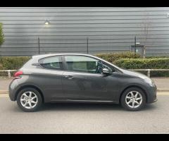 Peugeot 208 GREAT EXAMPLE OF A PEUGEOT 208, DRIVE AWAY BARGAIN!!

MANUAL
DIESEL
SOLID 1.6L ENGINE 
U - 2