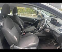 Peugeot 208 GREAT EXAMPLE OF A PEUGEOT 208, DRIVE AWAY BARGAIN!!

MANUAL
DIESEL
SOLID 1.6L ENGINE 
U - 8