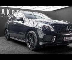 Mercedes-Benz GLE Detailed Service History with 8 Mercedes-Benz Main Dealer Services! Finished in Ob - 20