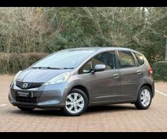 Honda Jazz Premium Vehicles present this Honda Jazz 1.4 i-VTEC ES CVT, a compact hatchback celebrate - 4