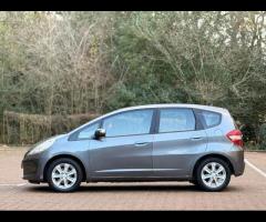 Honda Jazz Premium Vehicles present this Honda Jazz 1.4 i-VTEC ES CVT, a compact hatchback celebrate - 6