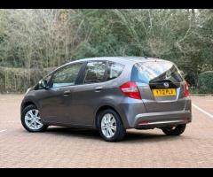Honda Jazz Premium Vehicles present this Honda Jazz 1.4 i-VTEC ES CVT, a compact hatchback celebrate - 9