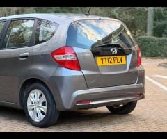 Honda Jazz Premium Vehicles present this Honda Jazz 1.4 i-VTEC ES CVT, a compact hatchback celebrate - 10