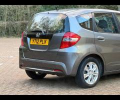 Honda Jazz Premium Vehicles present this Honda Jazz 1.4 i-VTEC ES CVT, a compact hatchback celebrate - 13