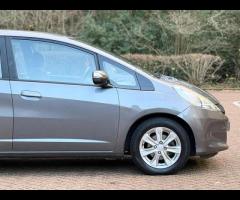 Honda Jazz Premium Vehicles present this Honda Jazz 1.4 i-VTEC ES CVT, a compact hatchback celebrate - 16