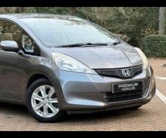Honda Jazz Premium Vehicles present this Honda Jazz 1.4 i-VTEC ES CVT, a compact hatchback celebrate - 18
