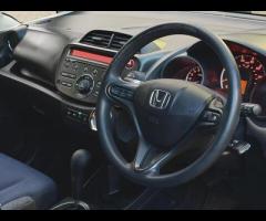 Honda Jazz Premium Vehicles present this Honda Jazz 1.4 i-VTEC ES CVT, a compact hatchback celebrate - 23