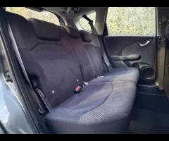 Honda Jazz Premium Vehicles present this Honda Jazz 1.4 i-VTEC ES CVT, a compact hatchback celebrate - 25