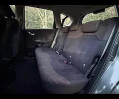 Honda Jazz Premium Vehicles present this Honda Jazz 1.4 i-VTEC ES CVT, a compact hatchback celebrate - 27