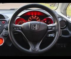 Honda Jazz Premium Vehicles present this Honda Jazz 1.4 i-VTEC ES CVT, a compact hatchback celebrate - 33