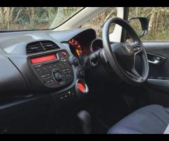 Honda Jazz Premium Vehicles present this Honda Jazz 1.4 i-VTEC ES CVT, a compact hatchback celebrate - 41