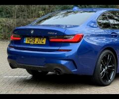 BMW 3 Series Premium Vehicles present this BMW 3 Series 320d M Sport xDrive. Finished in the M Sport - 16