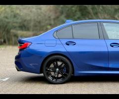 BMW 3 Series Premium Vehicles present this BMW 3 Series 320d M Sport xDrive. Finished in the M Sport - 19