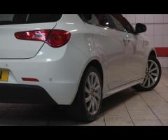 Alfa Romeo Giulietta This 2011 Alfa Romeo Giulietta 1.4 TB MultiAir Veloce Hatchback with a mileage - 19