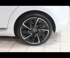 Citroen DS5 This 2012 Citroen DS5 2.0 HDi DSport Hatchback with 78623 miles on the clock is a sleek - 33