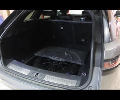 Land Rover Range Rover Velar This 2020 Land Rover Range Rover Velar 2.0 D180 R-Dynamic SE SUV is a s - 31