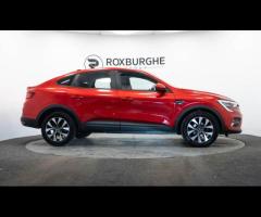 Renault Arkana This 2022 Renault Arkana TCe Iconic boasts exceptionally low mileage for its age, hav - 7