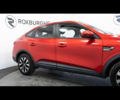 Renault Arkana This 2022 Renault Arkana TCe Iconic boasts exceptionally low mileage for its age, hav - 12